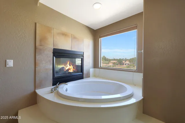 a view of a big room with a big yard