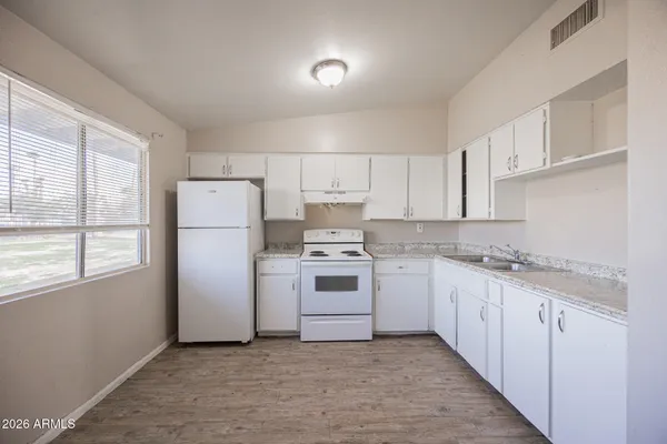 $895 | 2123 West Devonshire Avenue, Unit 9, Phoenix, AZ 85015