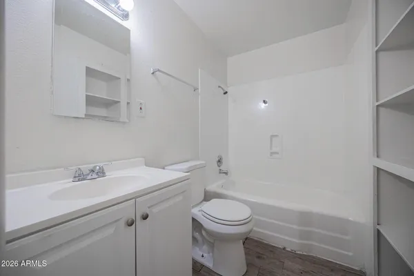 $895 | 2123 West Devonshire Avenue, Unit 9, Phoenix, AZ 85015