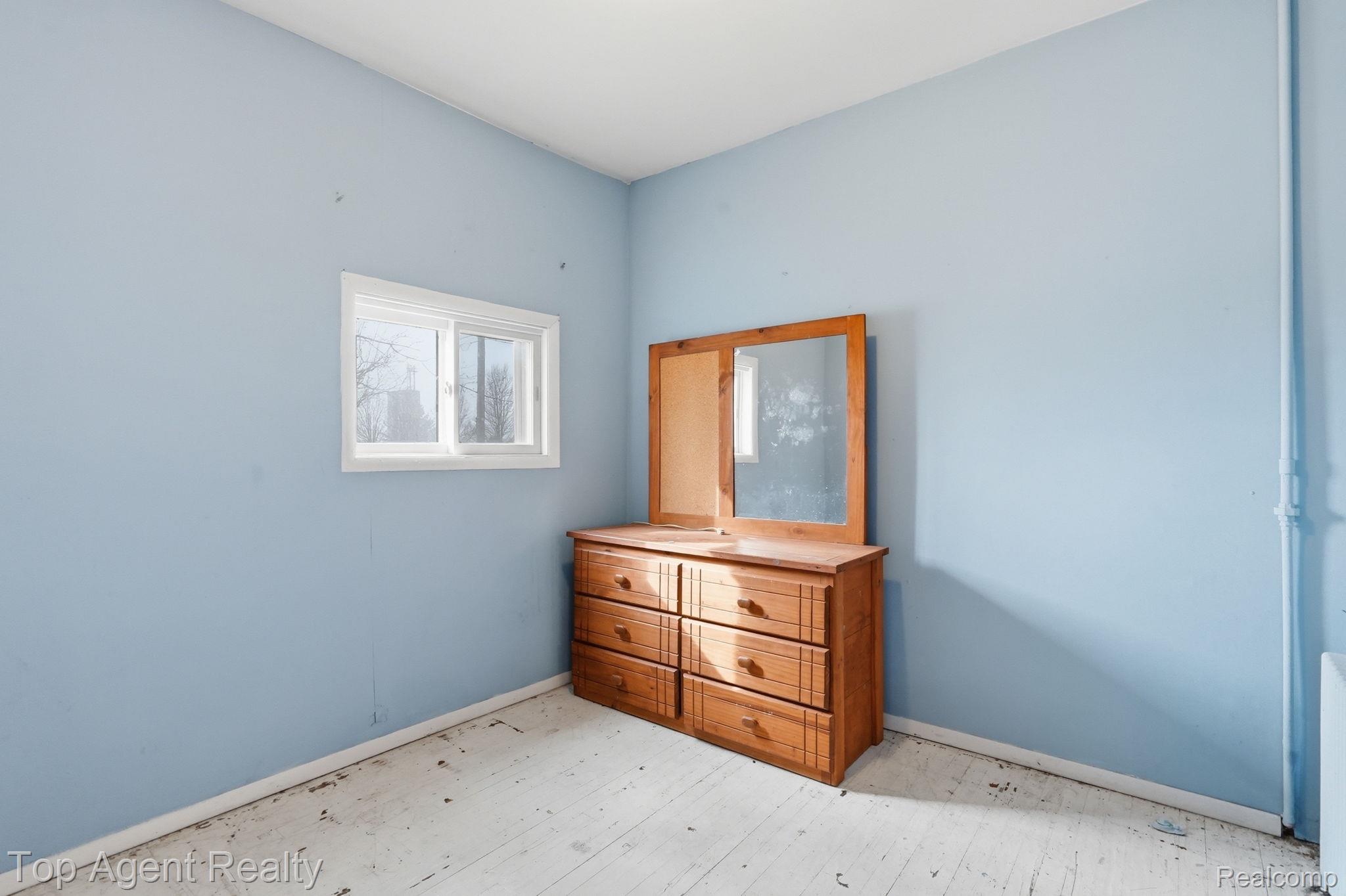 95 West Lapeer Road Peck, MI 48466 - Photo 13 of 33 Bedroom featuring baseboards and light wood finished floors