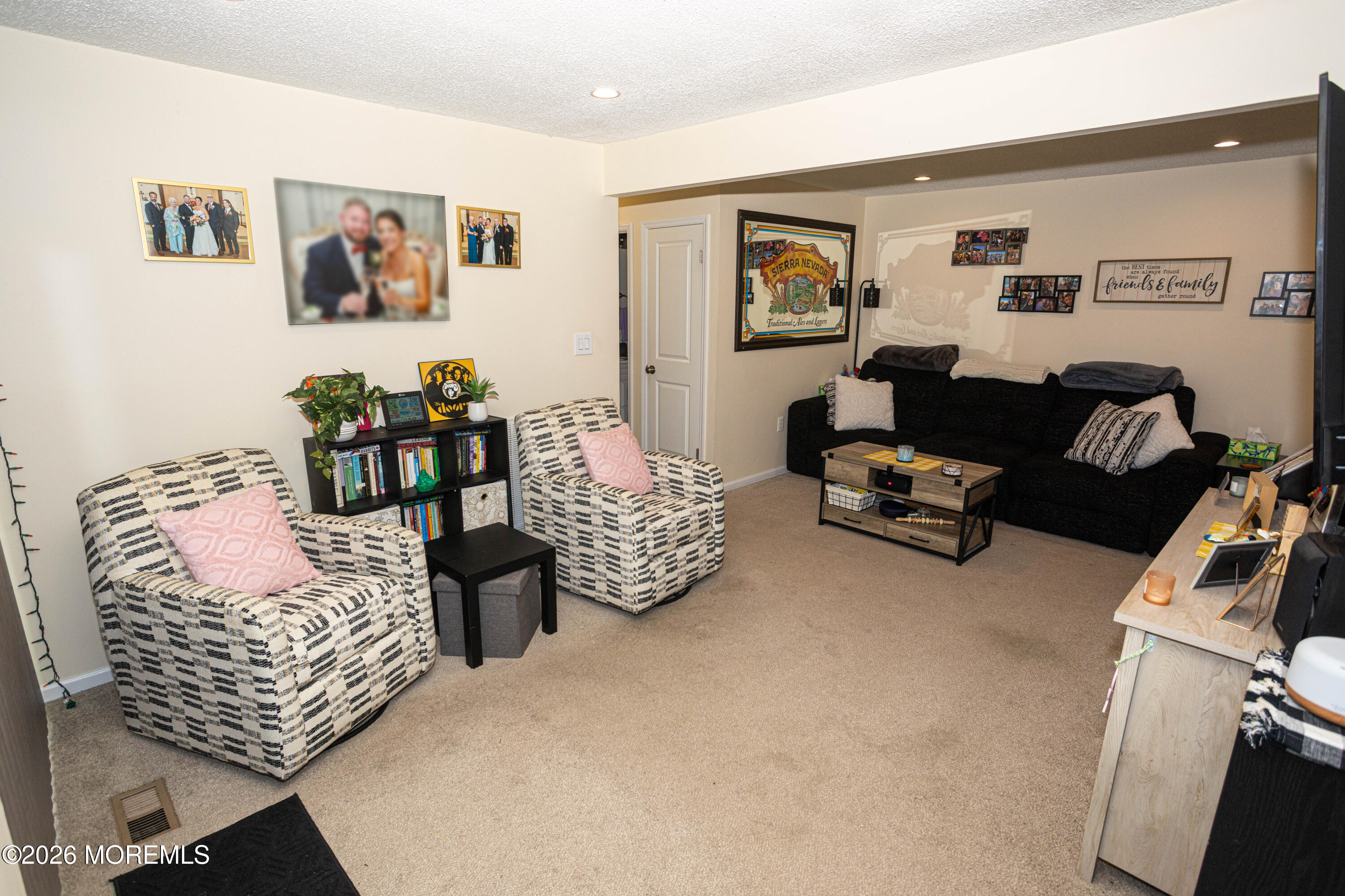 43 Farnham Square, Unit 243 Parlin, NJ 08859 - Photo 5 of 37 0005