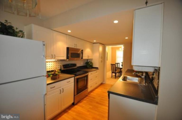 7342 Greentree Road Bethesda, MD 20817 - Photo 2 of 29 Kitchen