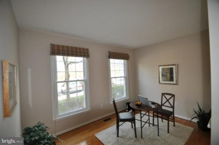 7342 Greentree Road Bethesda, MD 20817 - Photo 29 of 29 Breakfast Area