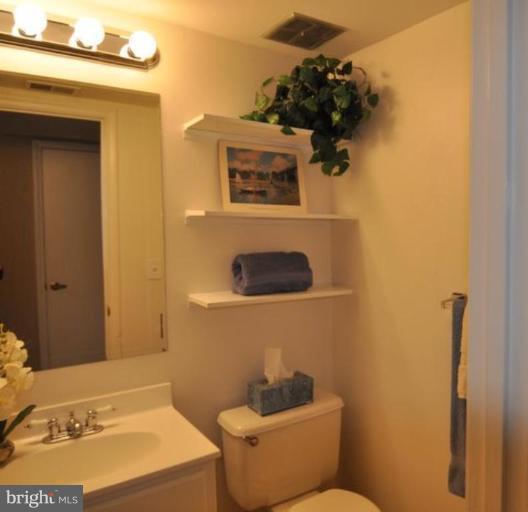 7342 Greentree Road Bethesda, MD 20817 - Photo 8 of 29 Half Bath 1