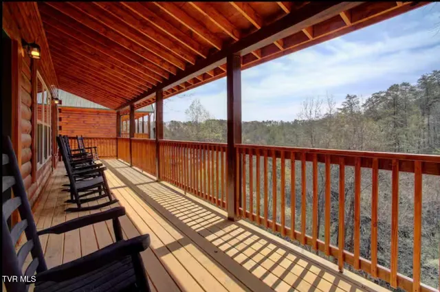 $998,000 | 821 String Run Way, Pigeon Forge, TN 37863