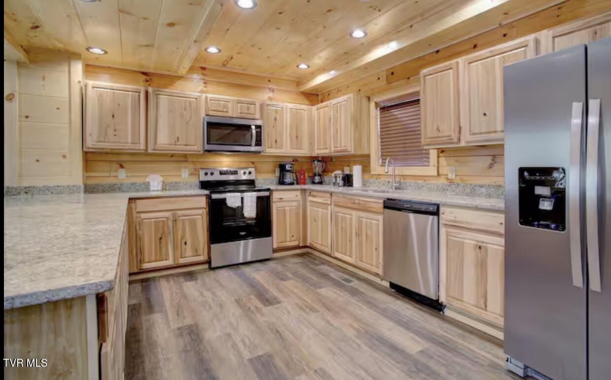 821 String Run Way Pigeon Forge, TN 37863 - Photo 11 of 67 IMG_7768