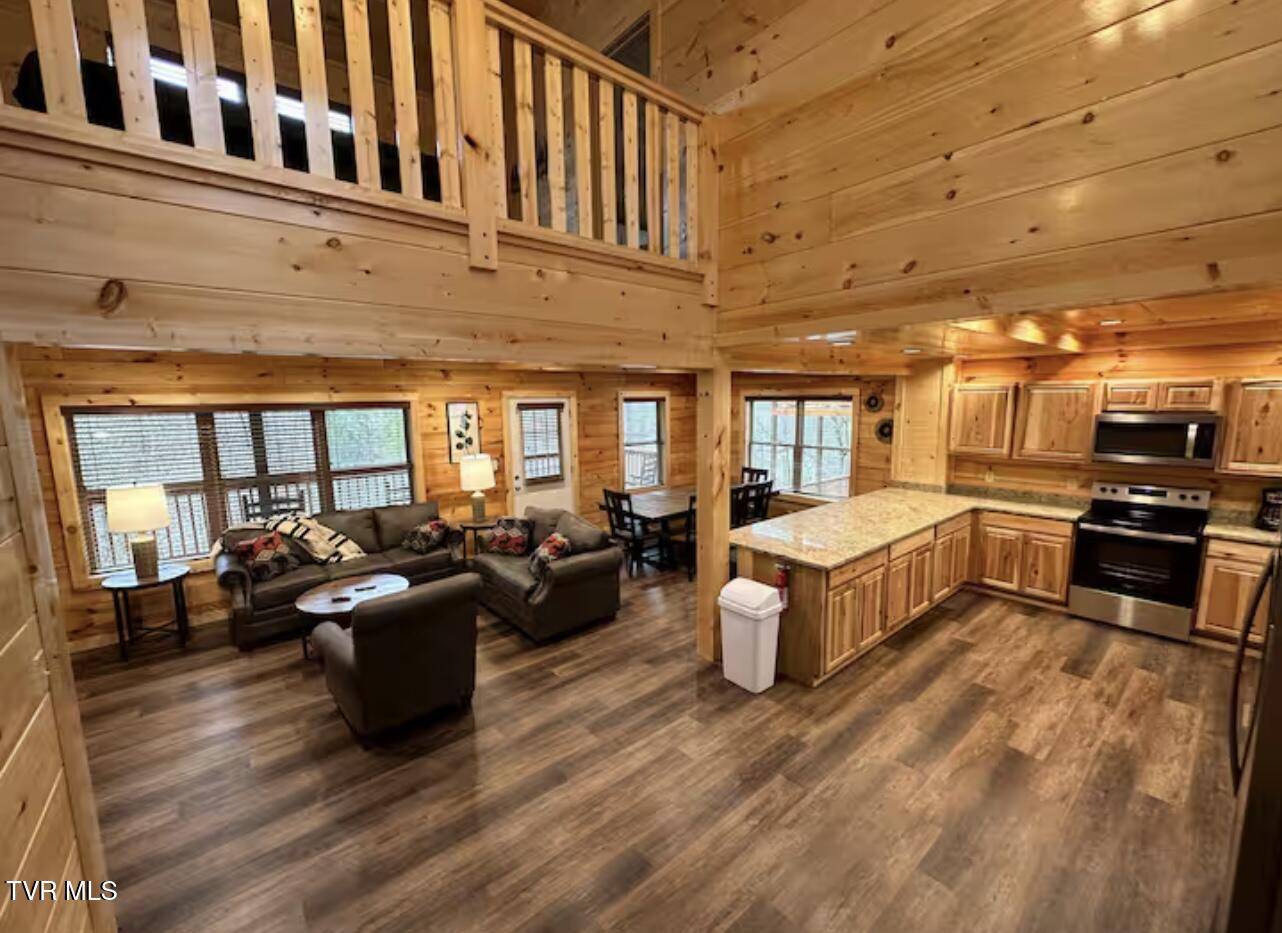 821 String Run Way Pigeon Forge, TN 37863 - Photo 5 of 67 IMG_7757