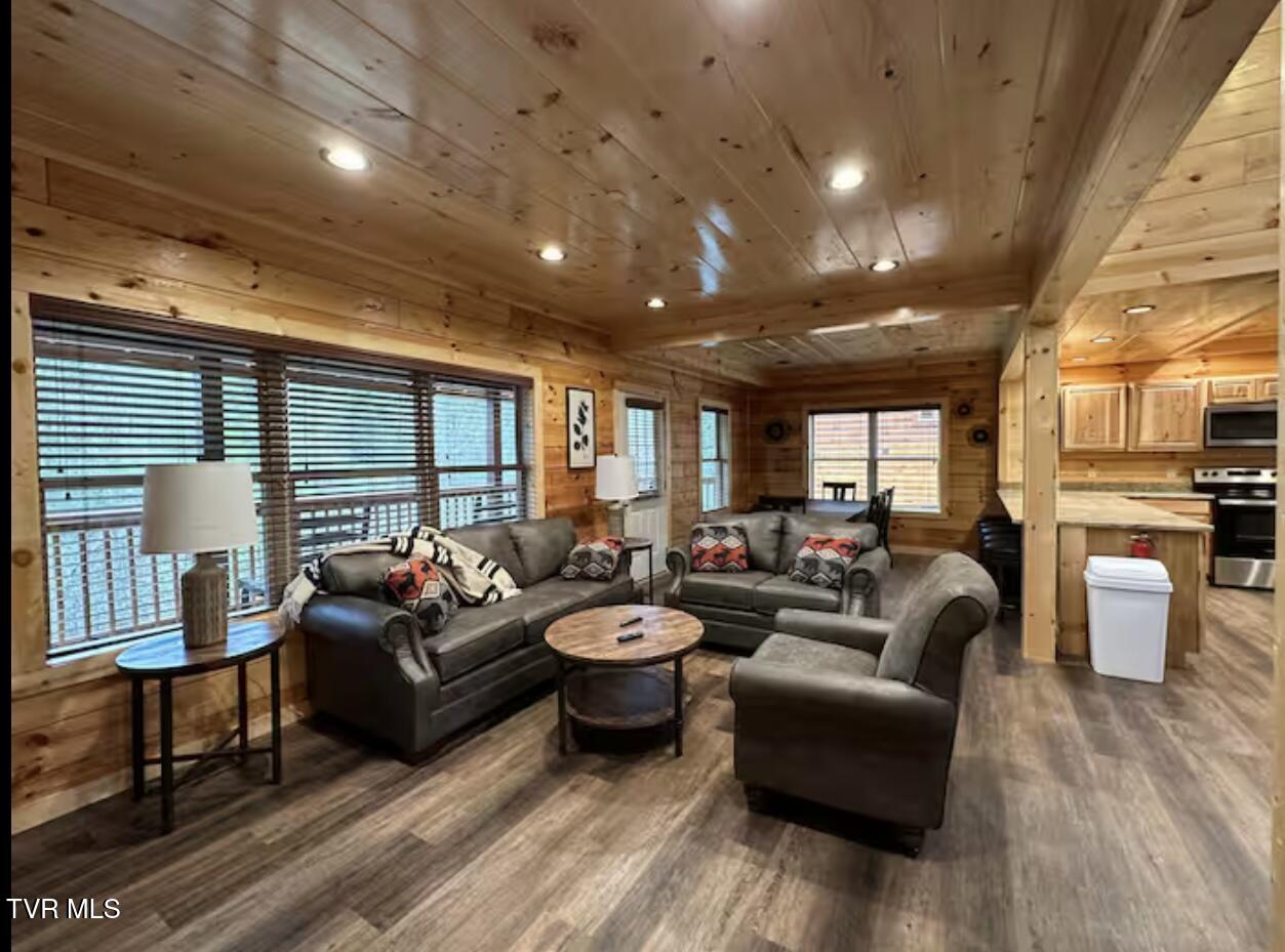 821 String Run Way Pigeon Forge, TN 37863 - Photo 6 of 67 IMG_7760