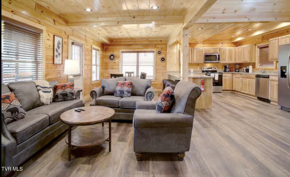 821 String Run Way Pigeon Forge, TN 37863 - Photo 8 of 67 IMG_7759