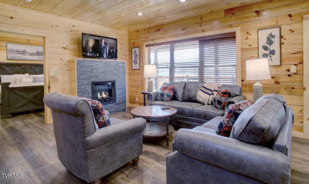 821 String Run Way Pigeon Forge, TN 37863 - Photo 9 of 67 IMG_7756