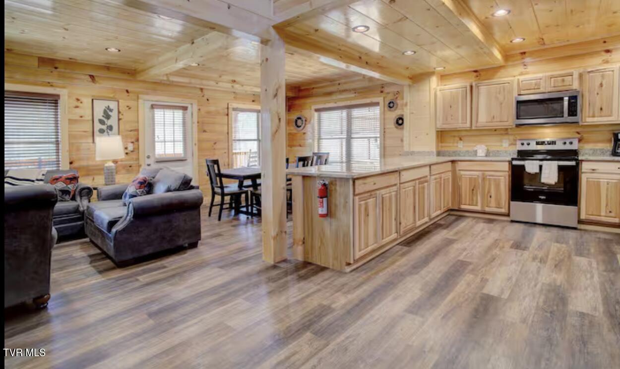 821 String Run Way Pigeon Forge, TN 37863 - Photo 10 of 67 IMG_7767