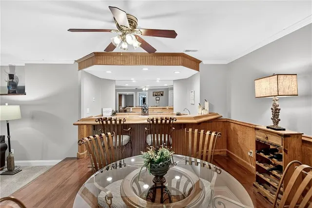 a view of yard with trees