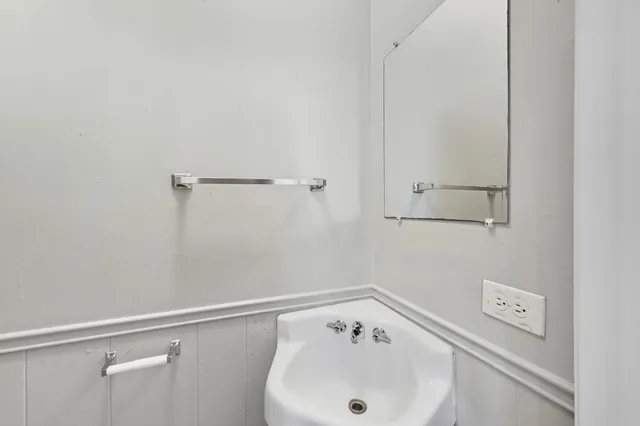 $699,900 | 2206 Mission Hill Drive, Unit 101#104, Austin, TX 78741