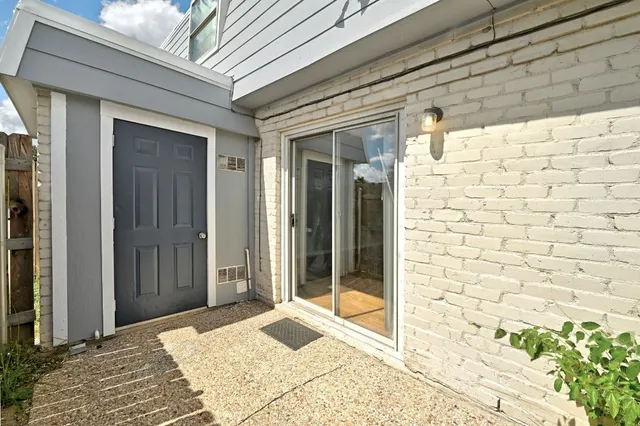 $699,900 | 2206 Mission Hill Drive, Unit 101#104, Austin, TX 78741