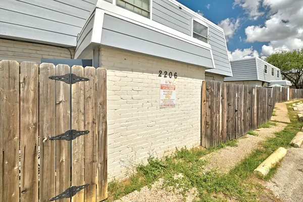 $699,900 | 2206 Mission Hill Drive, Unit 101#104, Austin, TX 78741