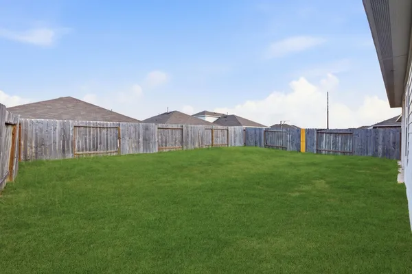 a view of a yard in front of house