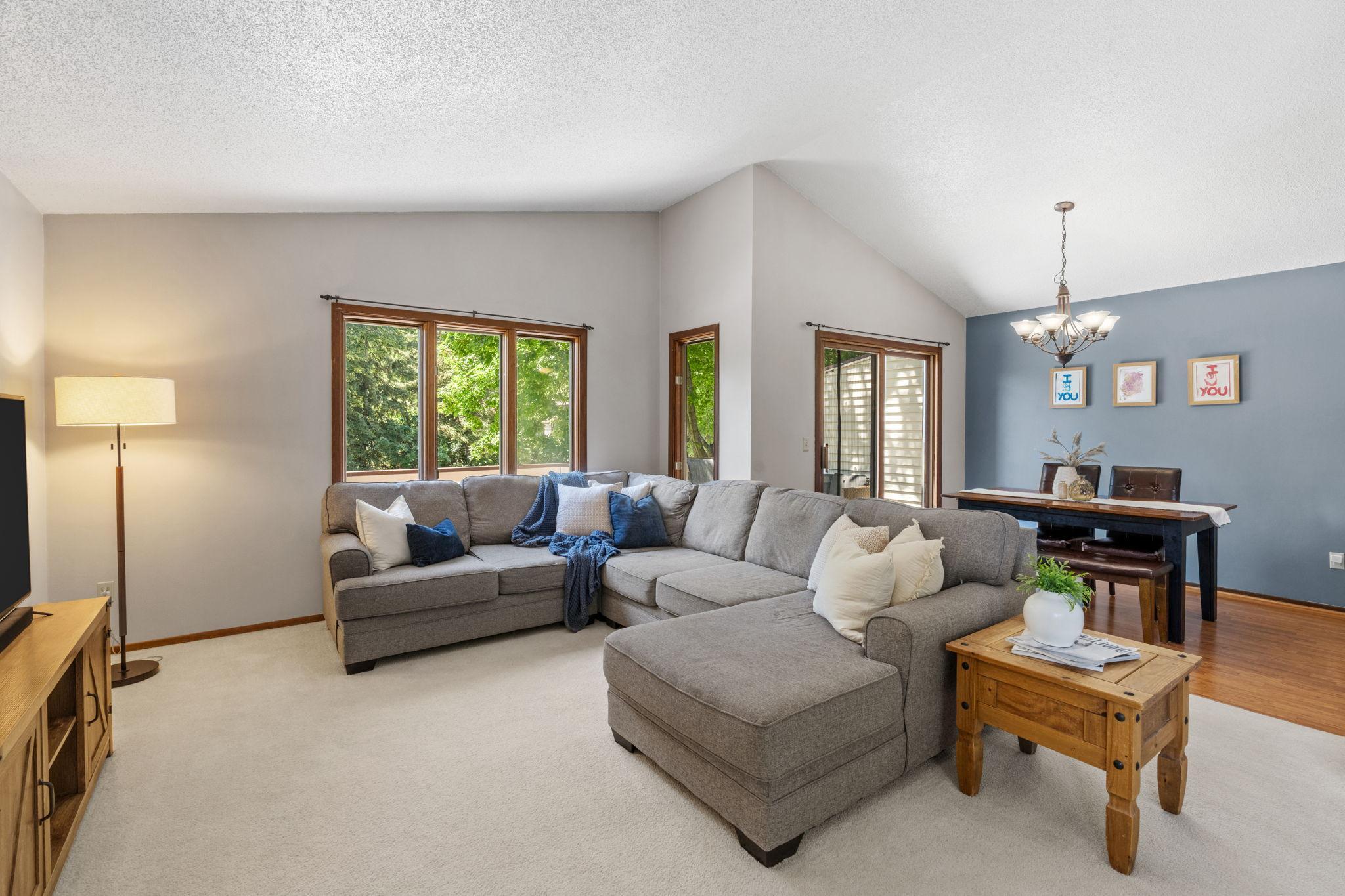 1595 Four Oaks Road Eagan, MN 55121 - Photo 3 of 33