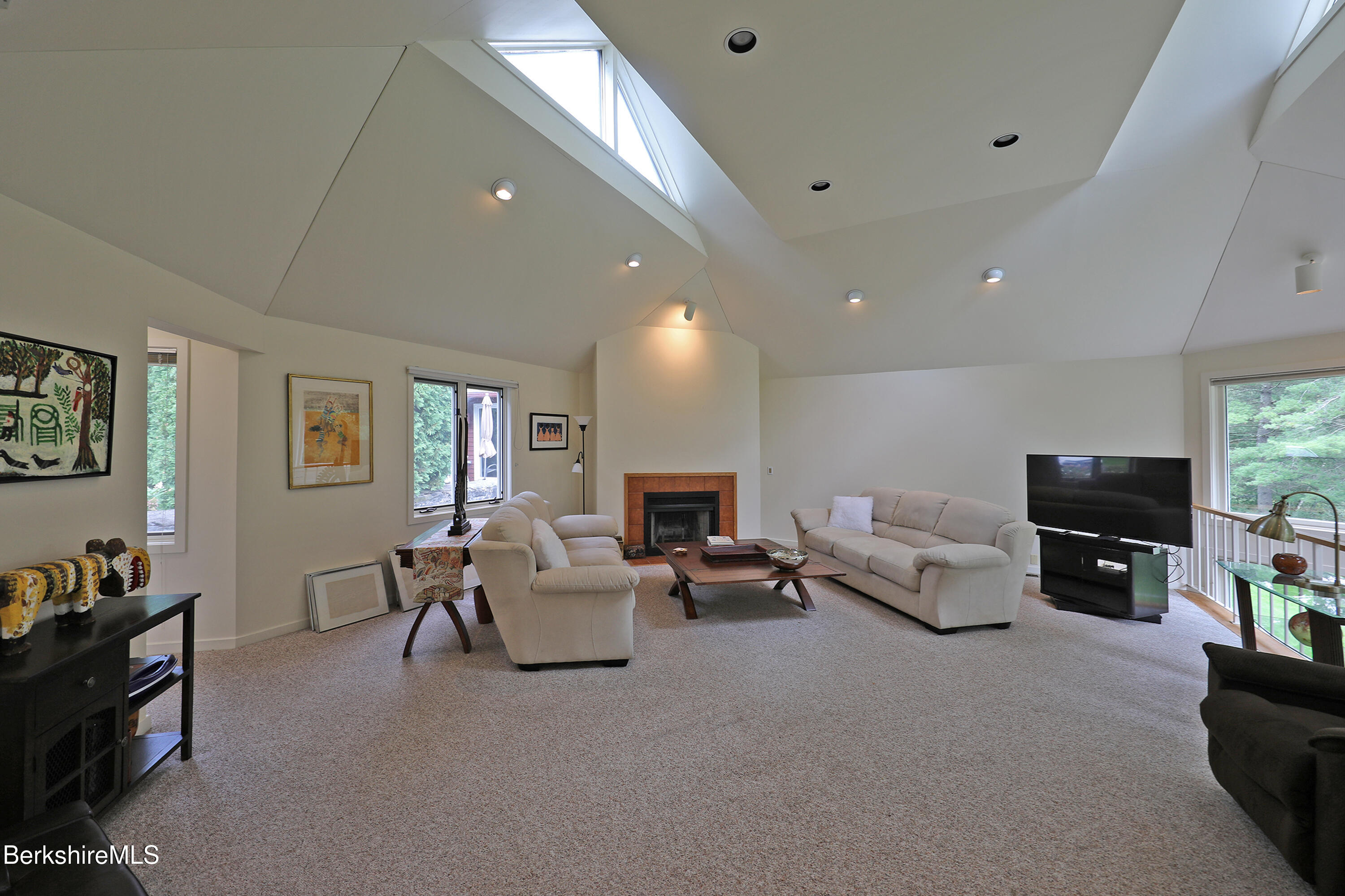 19 Hawthorne Road, Unit GH 8 Stockbridge, MA 01240 - Photo 3 of 53 Great Room