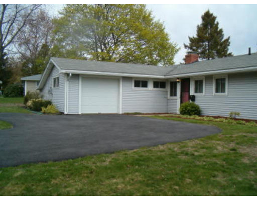 17 Radcliffe Road Beverly, MA 01915 - Photo 3 of 4 Gallery Image 3