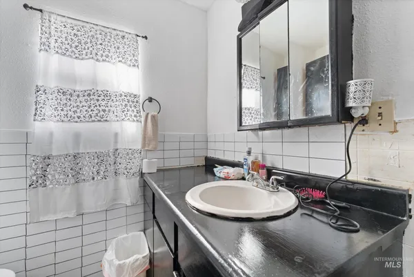 $774,999 | 20286 Travis Road, Wilder, ID 83676