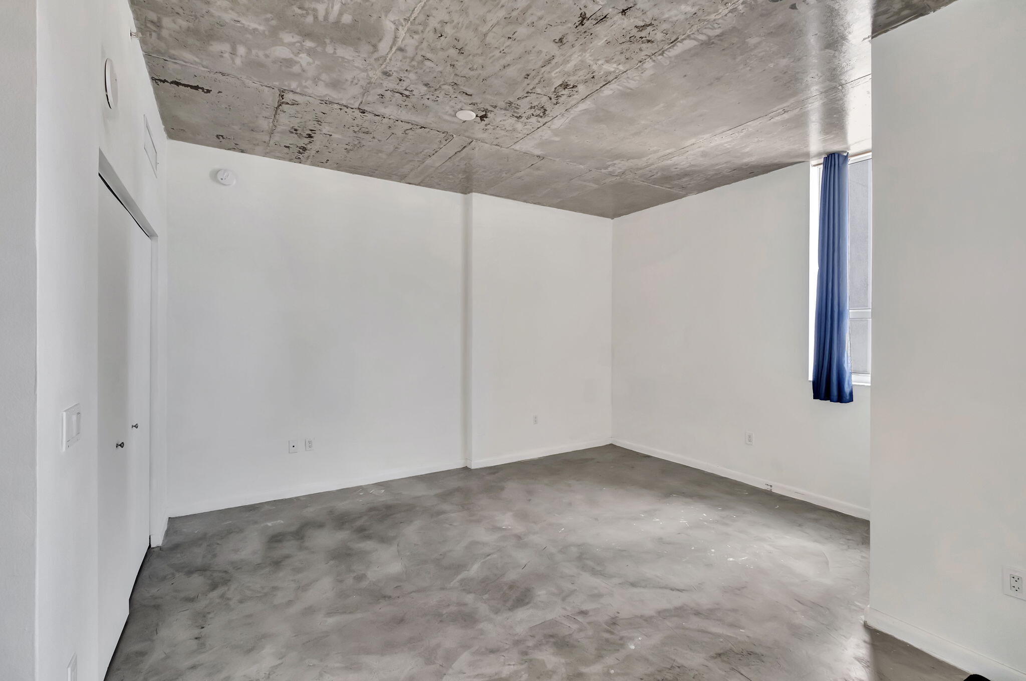 234 Northeast 3rd Street, Unit 2206 Miami, FL 33132 - Photo 9 of 30 a view of an empty room