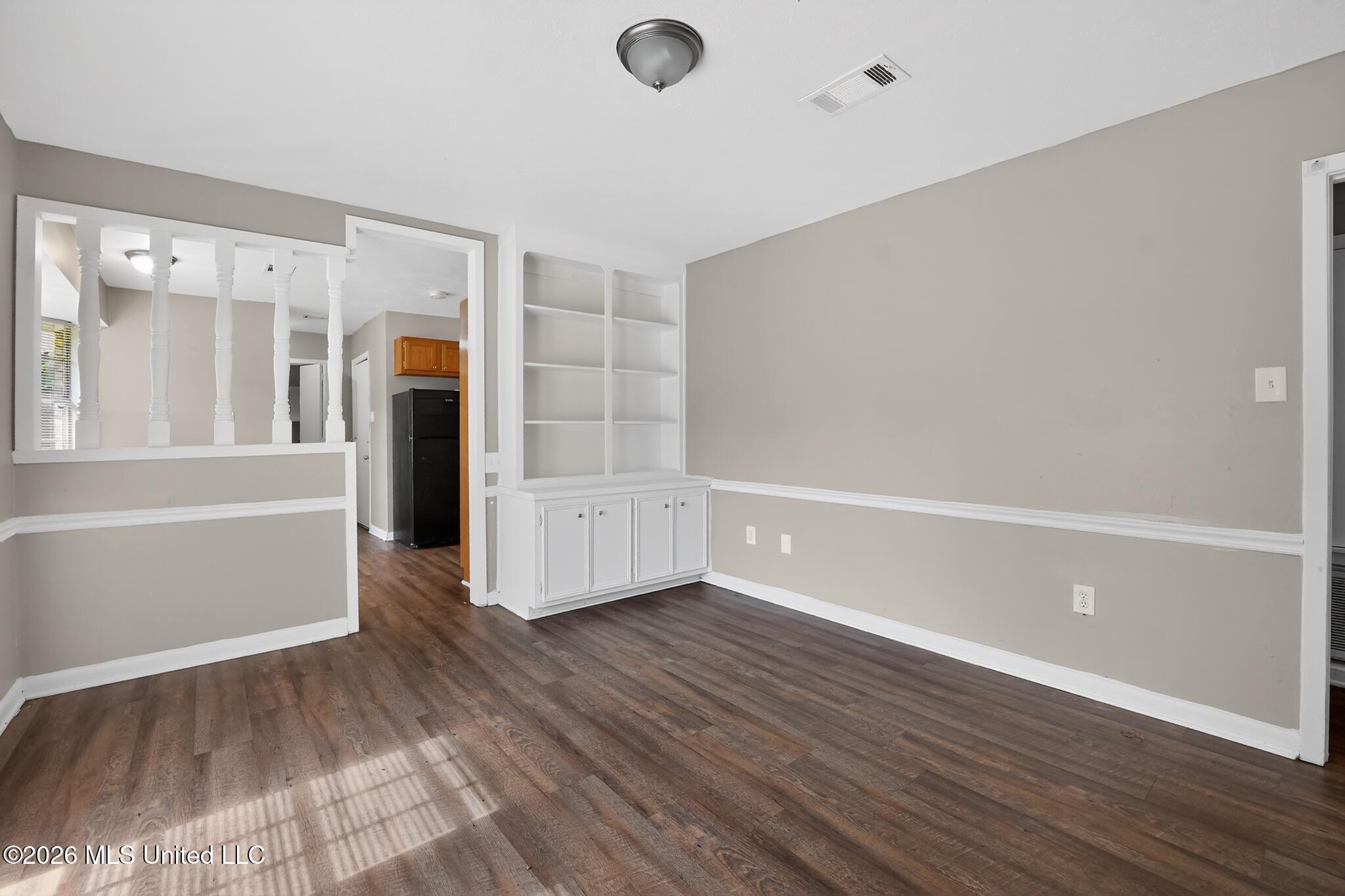 206 Valley Ridge Drive Jackson, MS 39206 - Photo 12 of 34 12_206_Valley_Ridge_Dr-Living_room-8012
