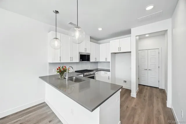 $775,000 | 6959 East Lowry Boulevard, Denver, CO 80230