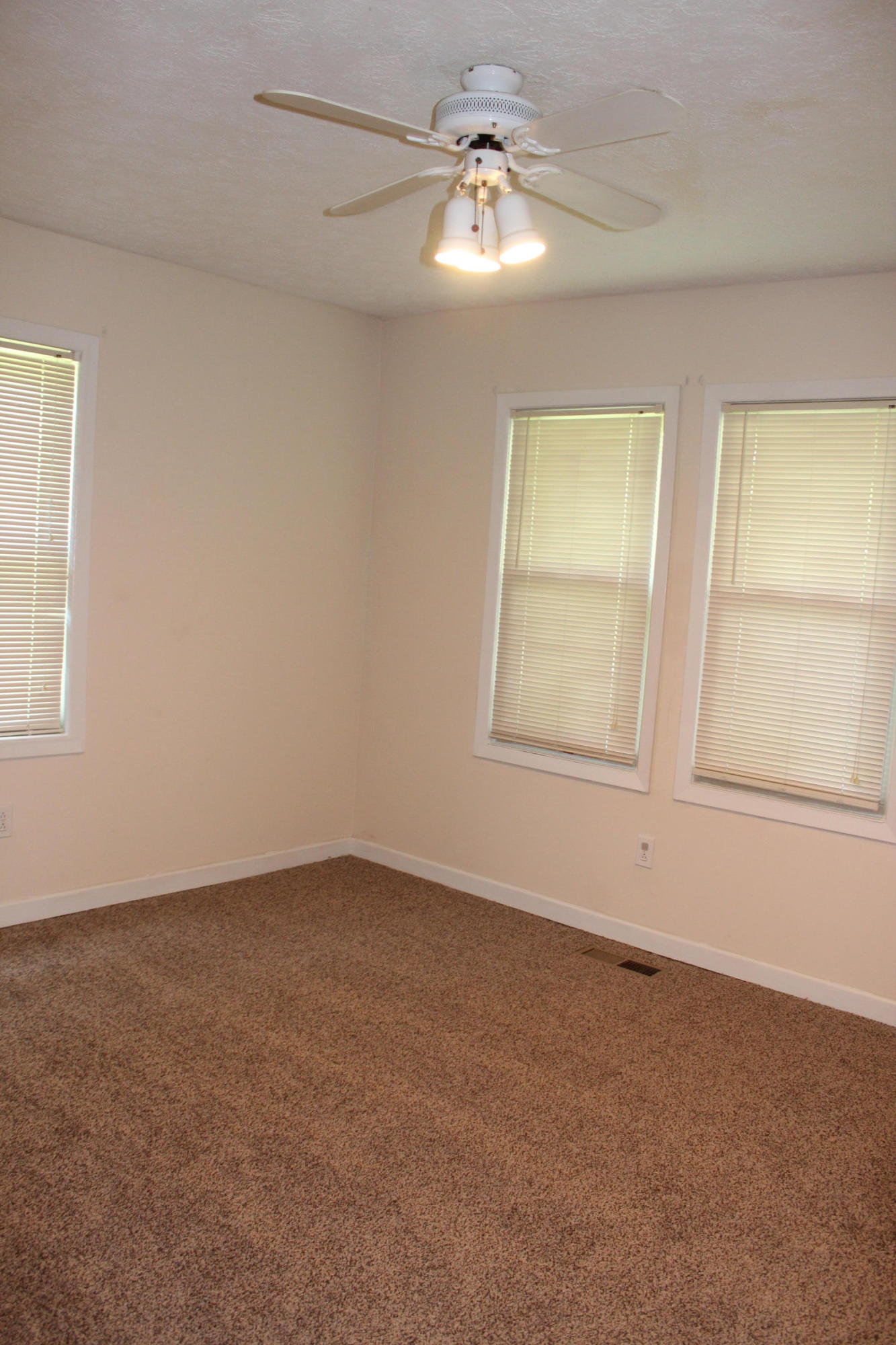 525 Peach Orchard Road Clinton, TN 37716 - Photo 8 of 23 IMG_0865