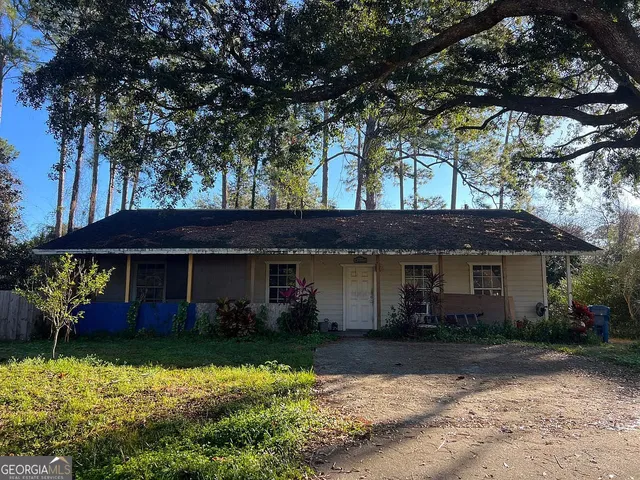 a front view of house with yard