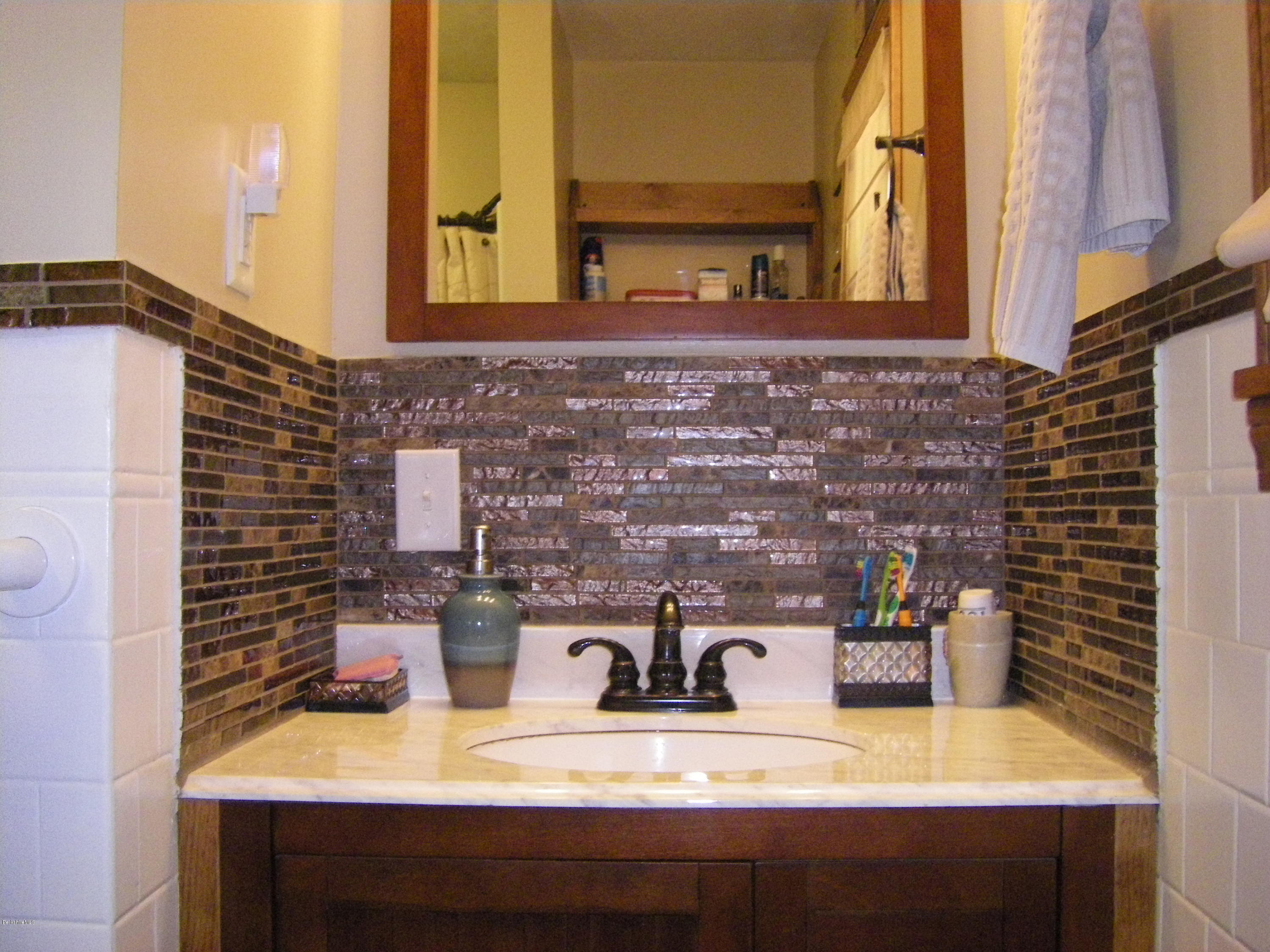 55 Natural Bridge Road North Adams, MA 01247 - Photo 33 of 47 Glass Backsplash