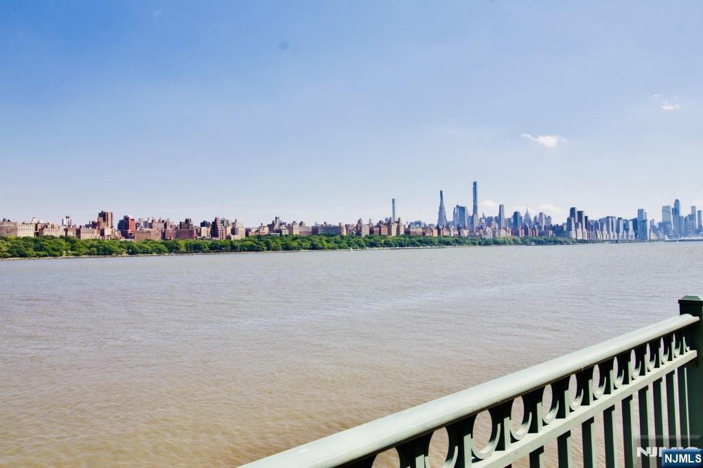 340 The Promenade Edgewater, NJ 07020 - Photo 35 of 46