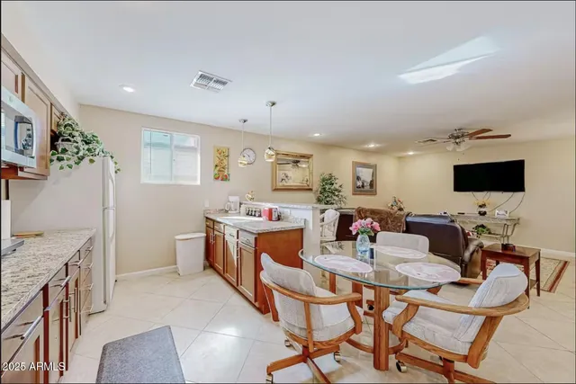 $1,700 | 2412 North 36th Place, Unit GH, Phoenix, AZ 85008