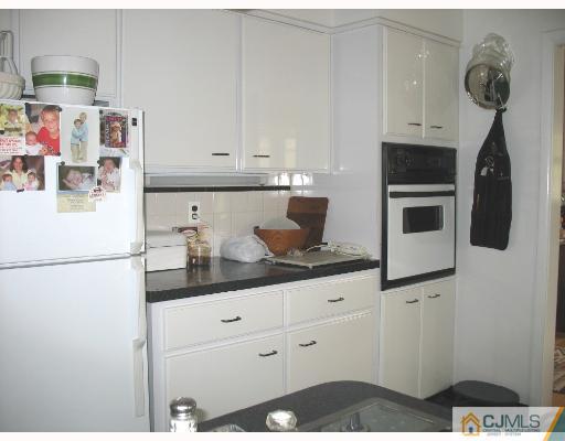 7 Cobb Road New Brunswick, NJ 08901 - Photo 3 of 8 Gallery Image 3