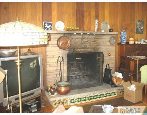 7 Cobb Road New Brunswick, NJ 08901 - Photo 5 of 8 Gallery Image 5
