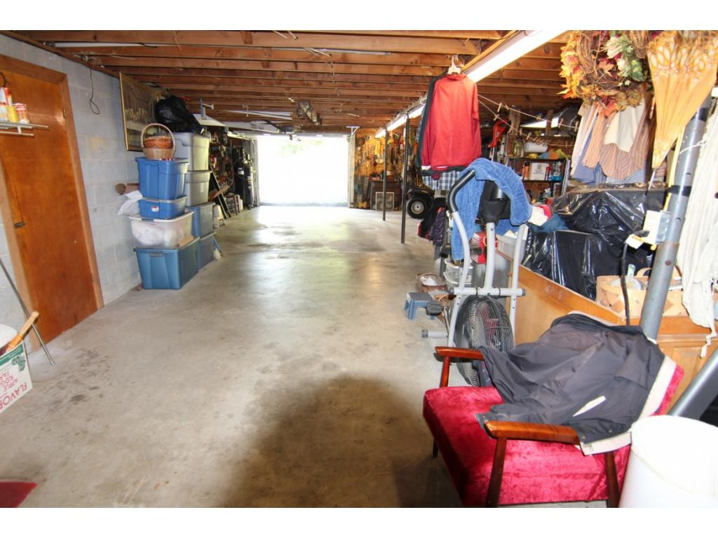 2380 Divide Road Mountain City, TN 37683 - Photo 14 of 28 2 CAR GARAGE TANDEM