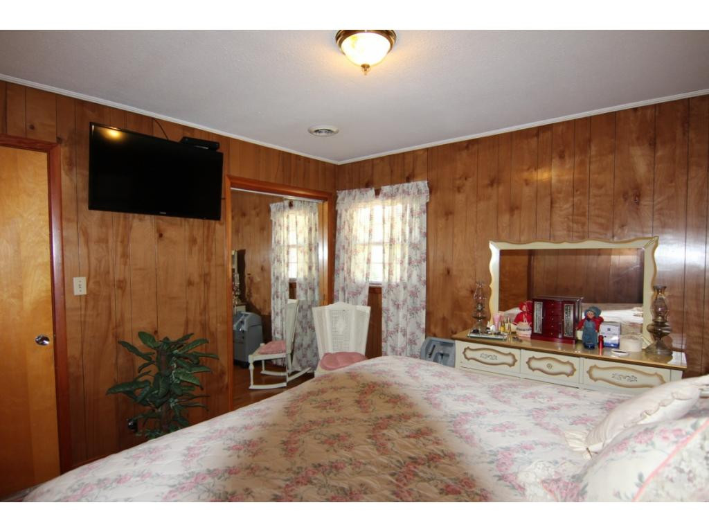 2380 Divide Road Mountain City, TN 37683 - Photo 8 of 28 OTHER SIDE OF MASTER