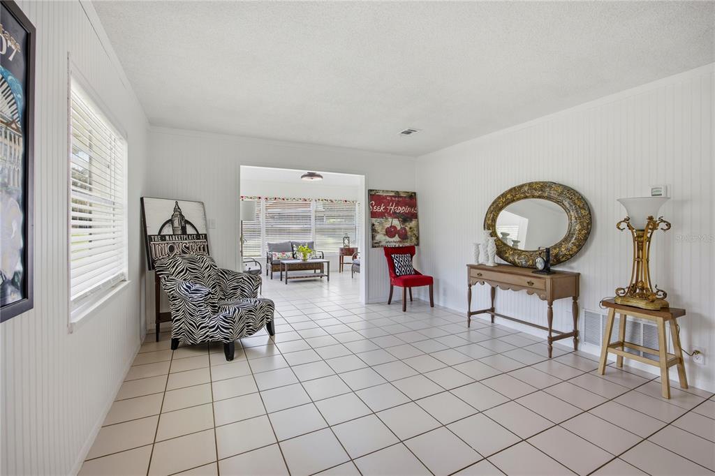 113 Browns Road San Mateo, FL 32187 - Photo 8 of 36 a living room with furniture
