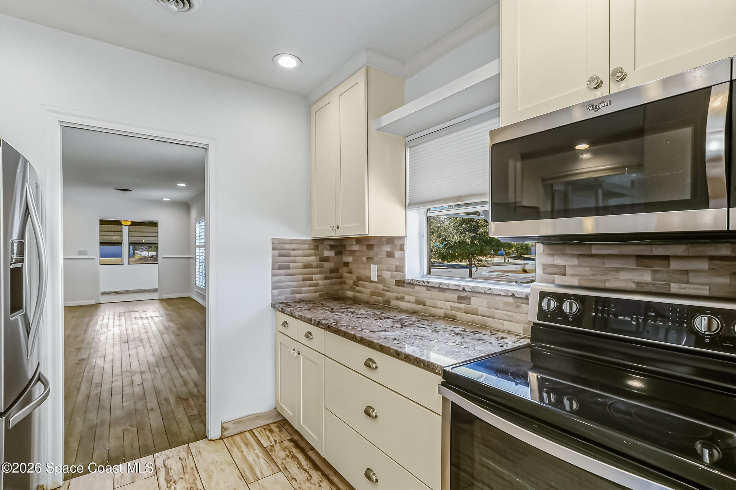 1811 Hickory Street Melbourne, FL 32901 - Photo 8 of 38 14-1811-Hickory-203