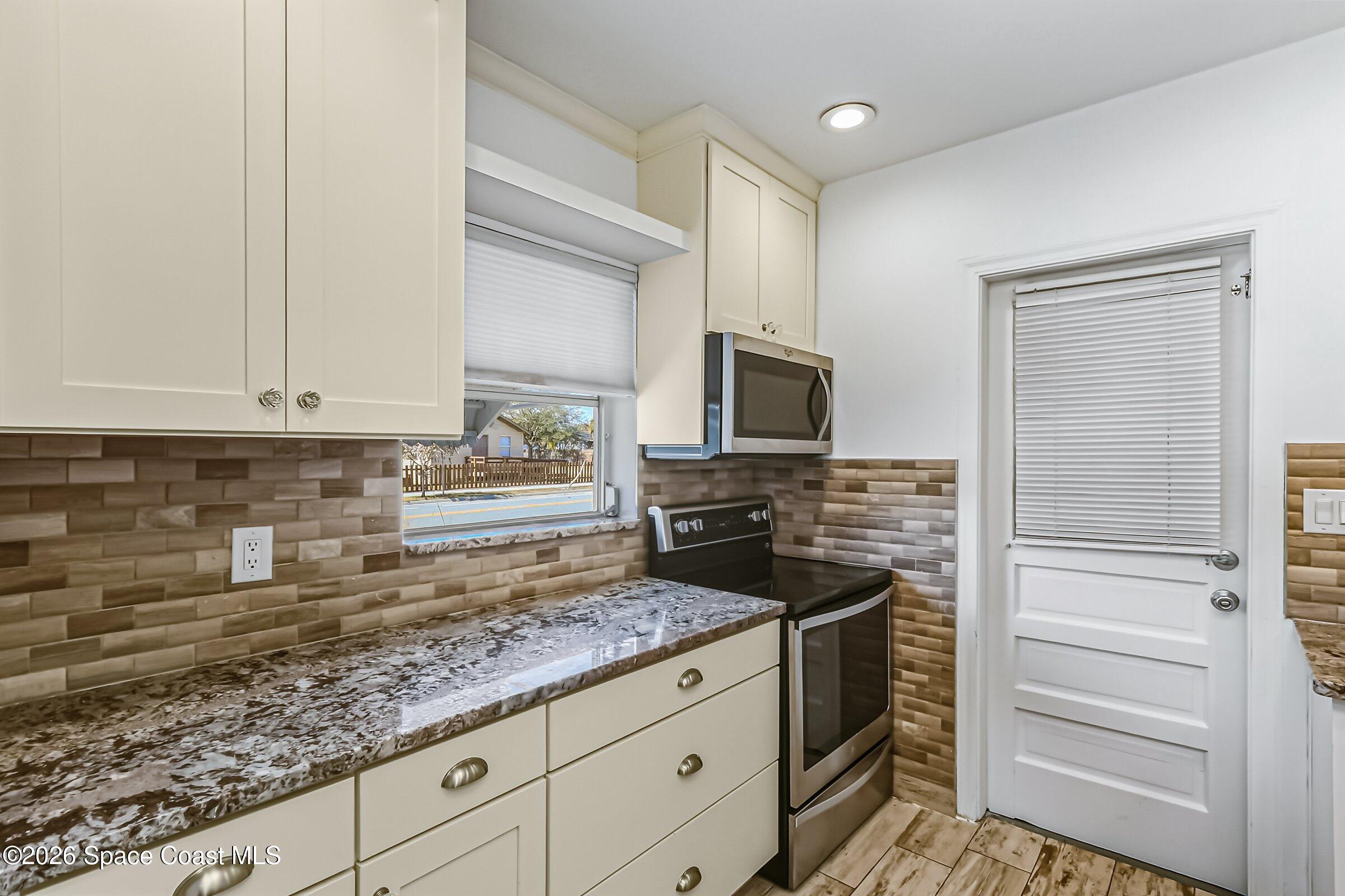 1811 Hickory Street Melbourne, FL 32901 - Photo 9 of 38 15-1811-Hickory-204