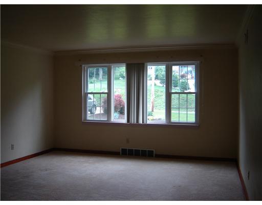 256 Depaoli Road McDonald, PA 15057 - Photo 5 of 7 Living Room.