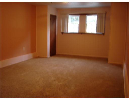 256 Depaoli Road McDonald, PA 15057 - Photo 6 of 7 Den/Family/Great Room.