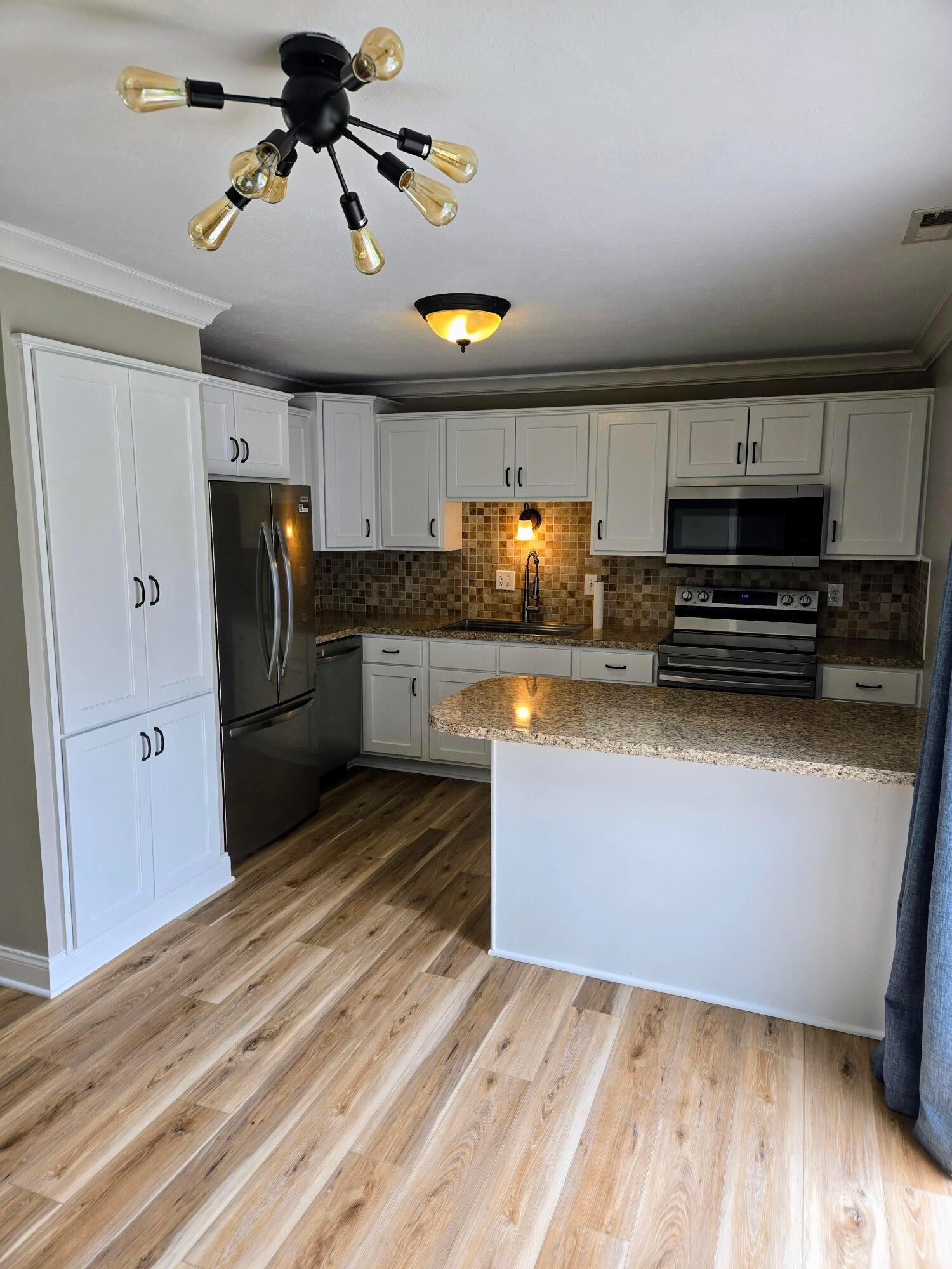 3799 Rutledge Drive Hilliard, OH 43026 - Photo 7 of 23 Kitchen
