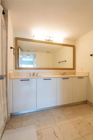 a view of a utility room