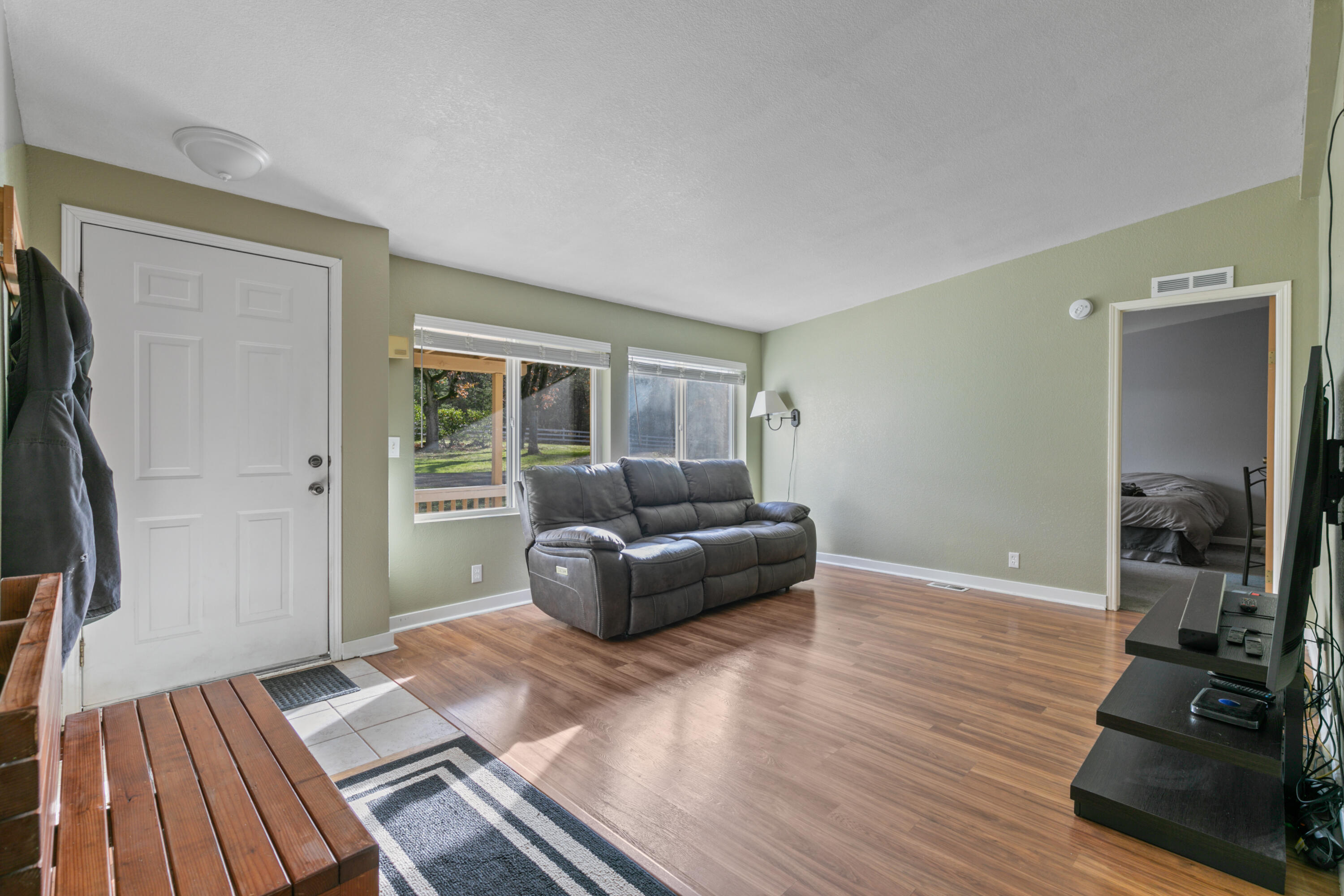 21 Anna Laura Road Jacksonville, OR 97530 - Photo 7 of 30 front room, master attached.