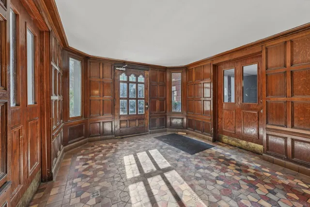 $100,000 | 2052 East 69th Street, Unit 1B, Chicago, IL 60649