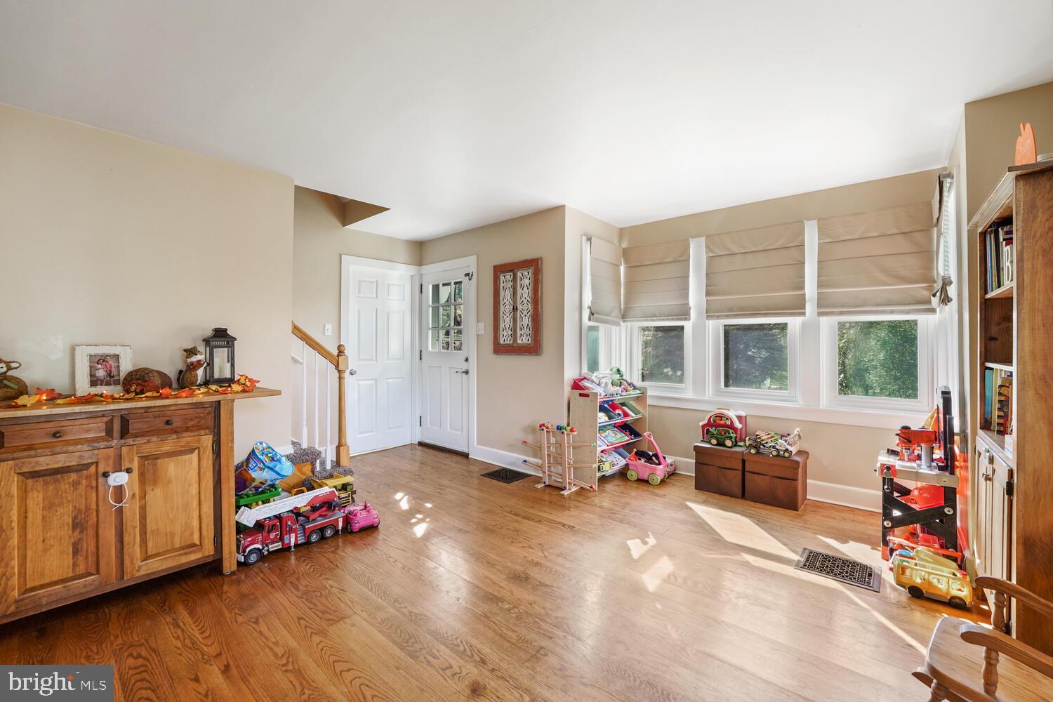681 Cold Run Road Birdsboro, PA 19508 - Photo 15 of 32 Living Room