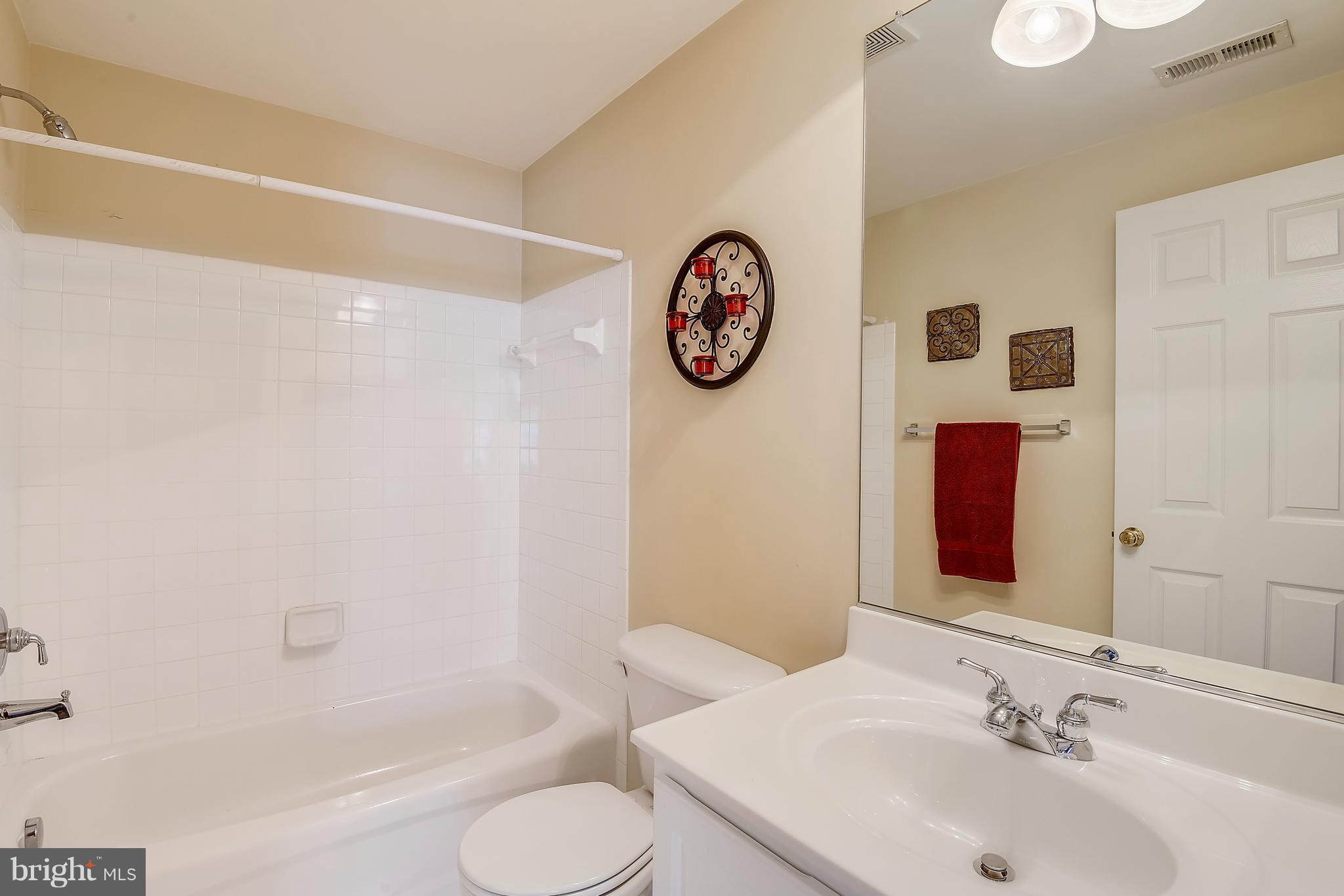 8715 Lords View Loop Gainesville, VA 20155 - Photo 20 of 30 Bath