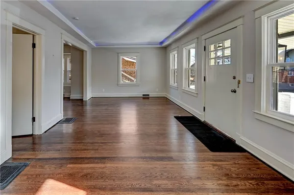 $395,000 | 1326 Lake Avenue, Kansas City, MO 64109