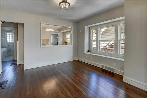 $395,000 | 1326 Lake Avenue, Kansas City, MO 64109