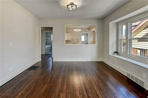 $395,000 | 1326 Lake Avenue, Kansas City, MO 64109